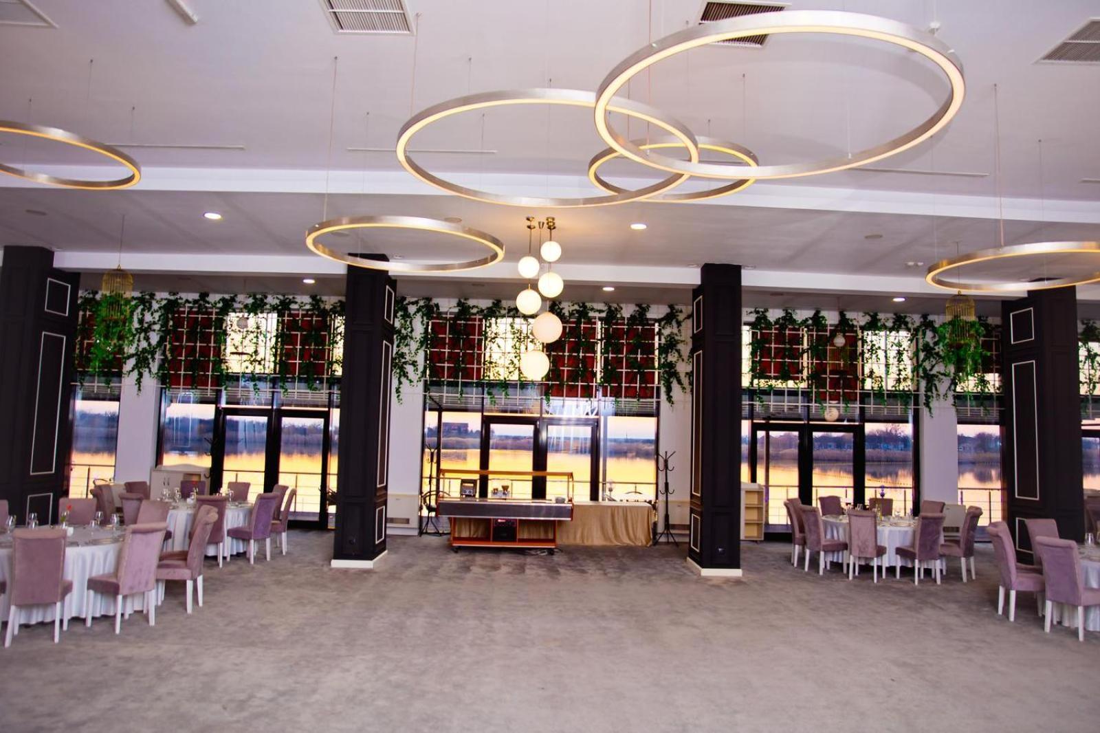 Hotel Evergreen Amara Bagian luar foto