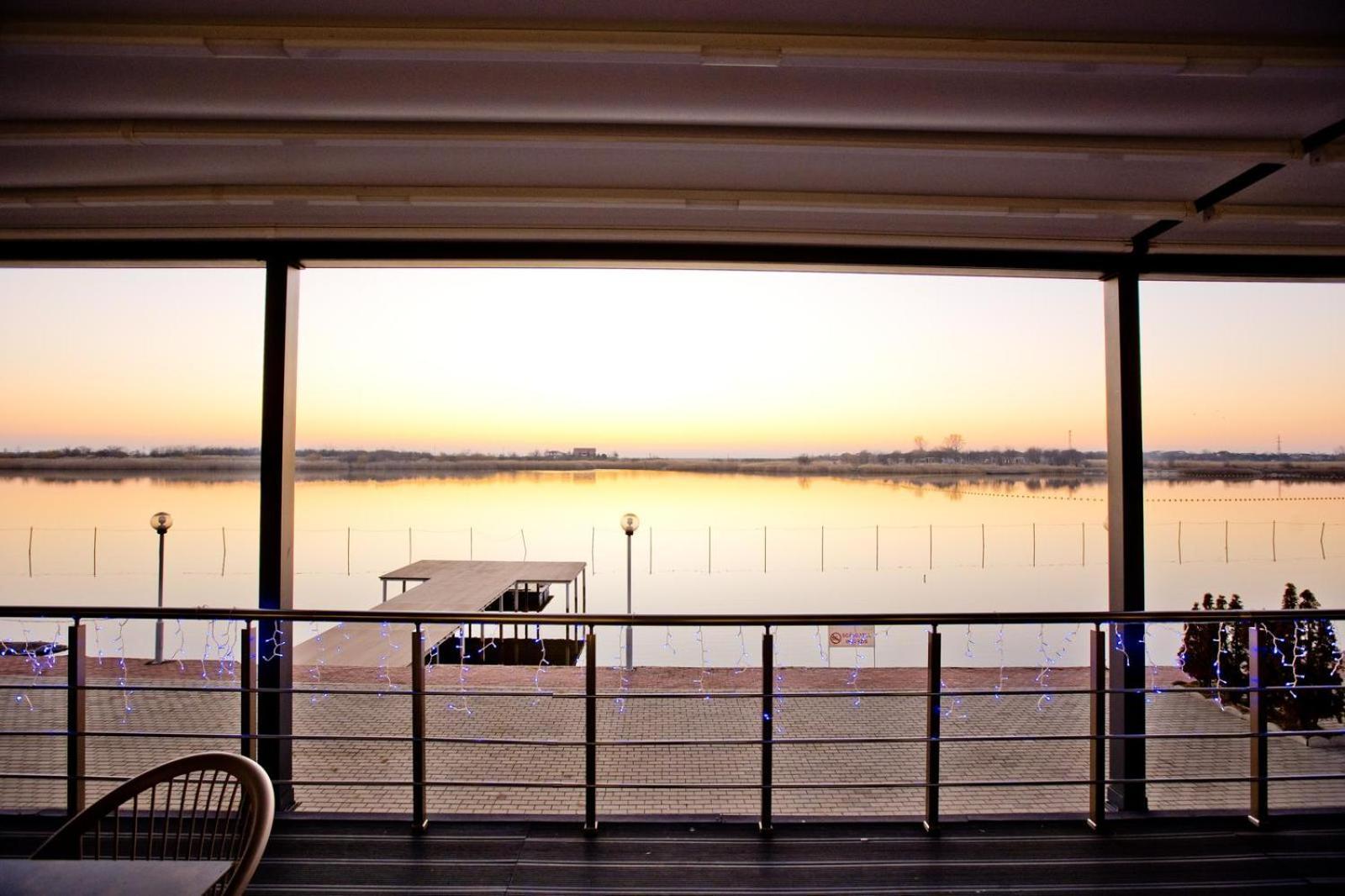 Hotel Evergreen Amara Bagian luar foto