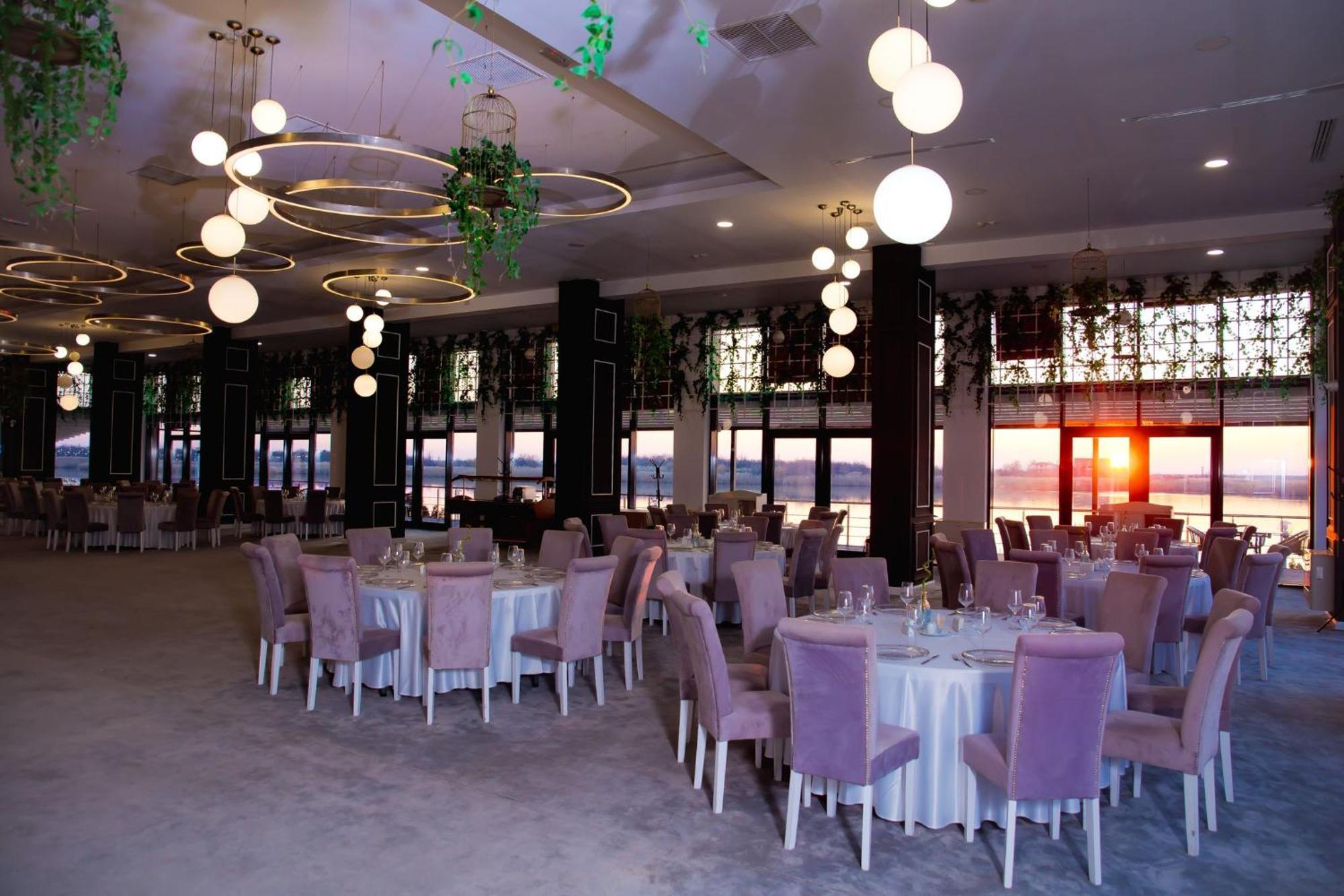 Hotel Evergreen Amara Bagian luar foto
